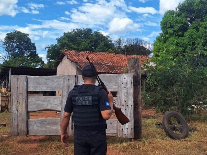PC apreende arma de fogo e munições em investigação sobre ameaça e extorsão