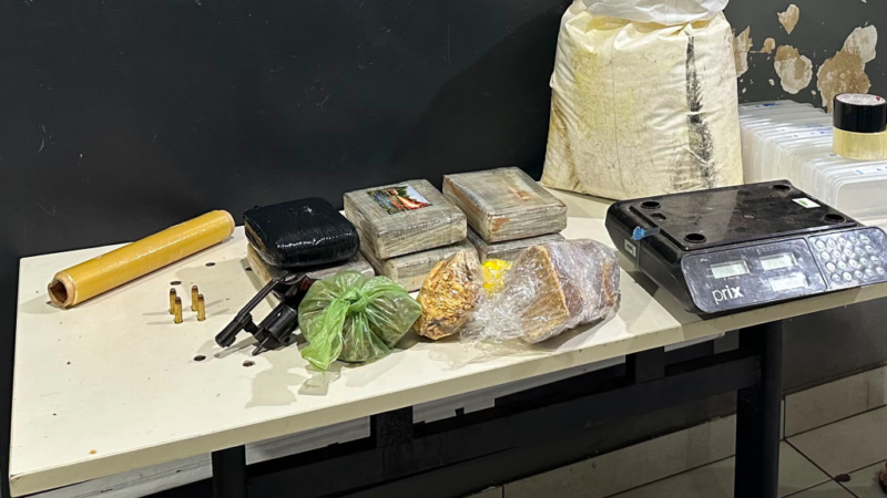 Polícia Militar prende traficante com revólver e seis tabletes de cocaína e pasta base em chácara
