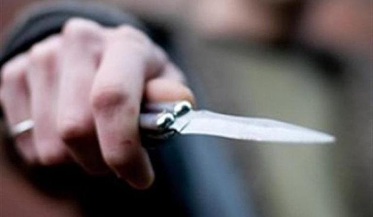 Homem tenta matar esposa e esfaqueia outro durante festa em Apiacás