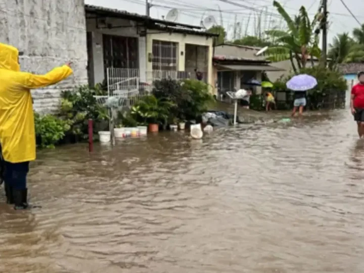 Chuvas em Pernambuco causam deslocamento de 9,4 mil pessoas 