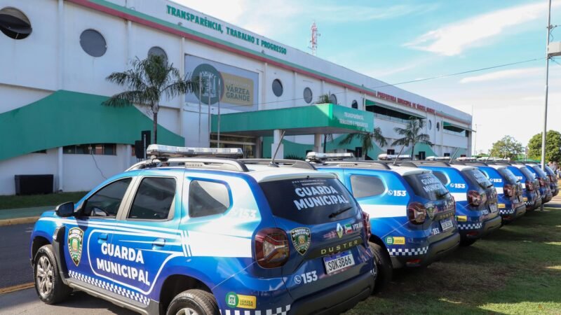 Prefeita entrega oito viaturas e reforça em até 50% atuação da Guarda Municipal