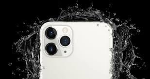 Empresa é condenada por negar garantia de celular iPhone resistente à água