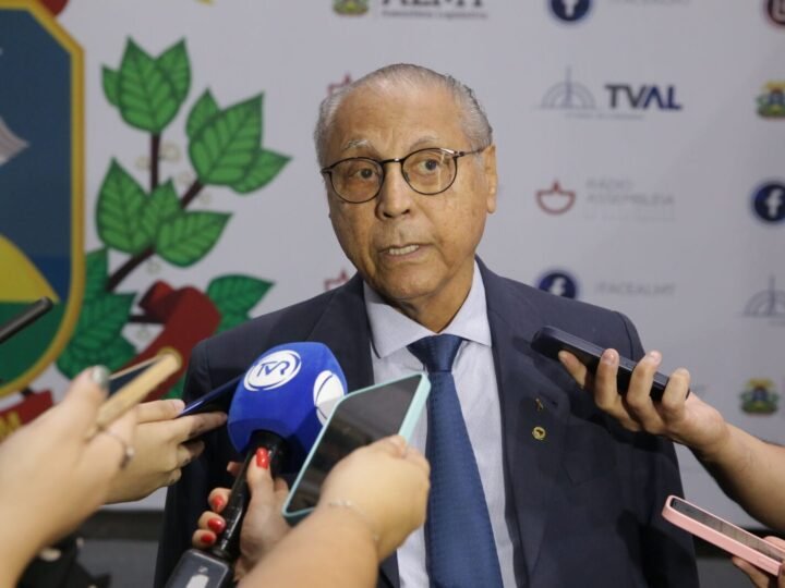 Júlio Campos acusa oposição de contratar “gato pingado” para vaiar Jayme em evento do agro