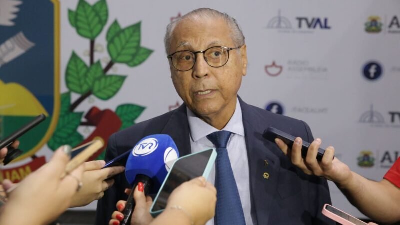 Júlio Campos acusa oposição de contratar “gato pingado” para vaiar Jayme em evento do agro