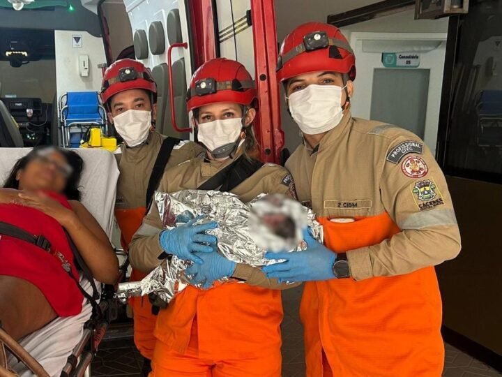 Corpo de Bombeiros socorre mãe e bebê após parto em casa