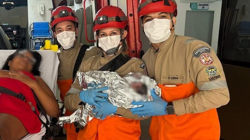 Corpo de Bombeiros socorre mãe e bebê após parto em casa