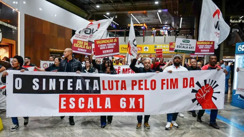 Manifestação no Aeroporto de Guarulhos pede fim da escala 6×1