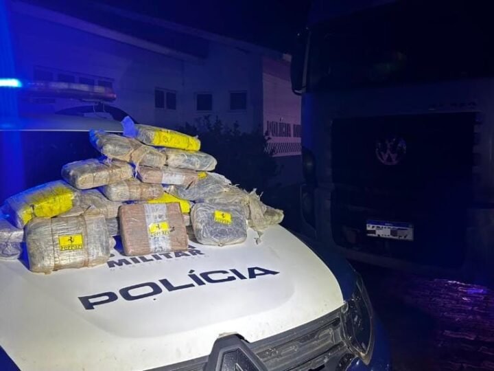 Polícia Militar prende caminhoneiro com 27 quilos de maconha skank em Água Boa