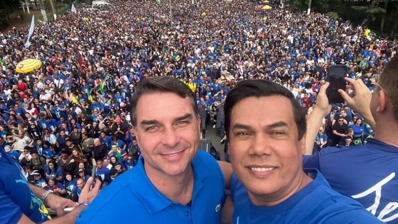Flávio Bolsonaro confirma presença na Marcha para Jesus em Cuiabá