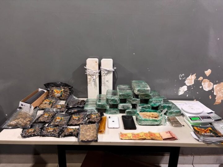 Dupla é presa com 15 tabletes de pasta base e comprimidos de ecstasy em apartamento em VG