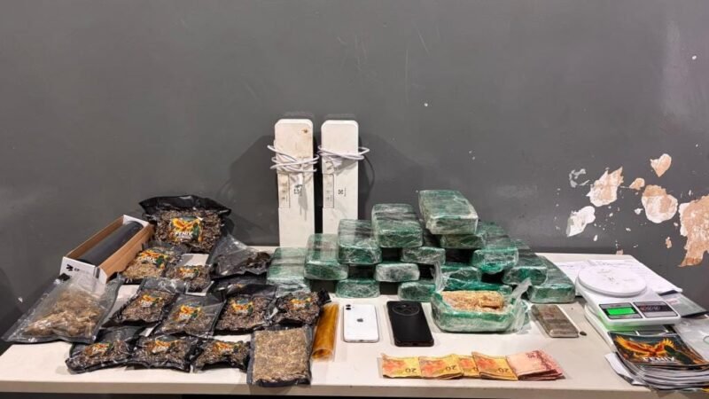 Dupla é presa com 15 tabletes de pasta base e comprimidos de ecstasy em apartamento em VG