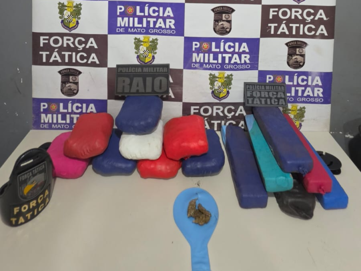 Passageira de aplicativo fica nervosa ao ver viaturas da PM e é presa com mala cheia de drogas