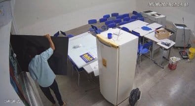 Polícia prende ladrão e recupera computadores levados de escola; vídeo