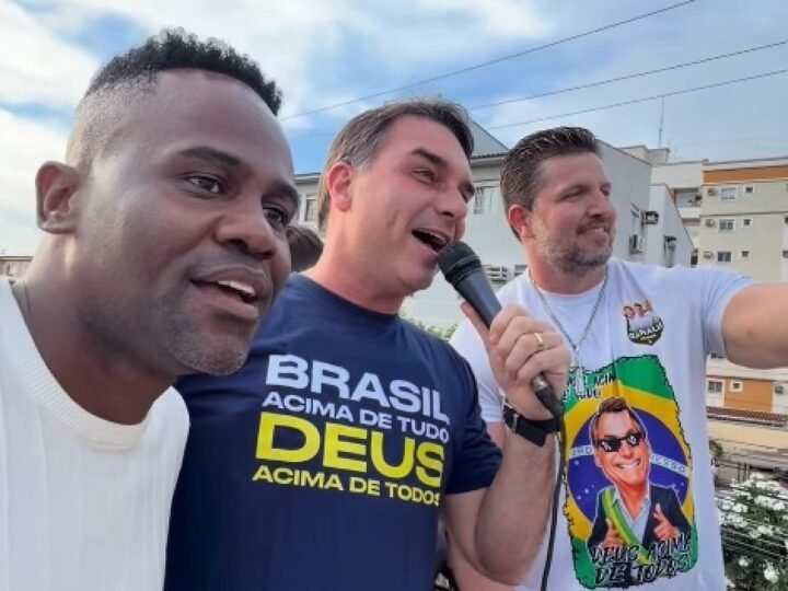Em Cuiabá,  Flávio Bolsonaro canta louvor e pede orações pelo Brasil: “não vamos perder a esperança”