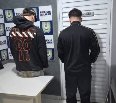 Dupla é presa por provocar princípio de incêndio e pichar shopping center em Cuiabá