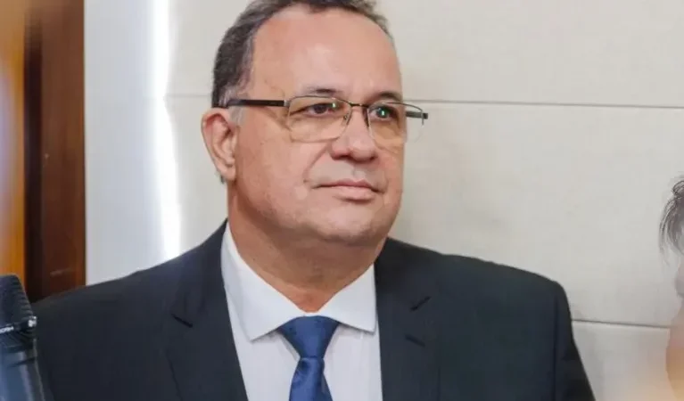 Secretário de Fazenda segue fortalecido com Flávia Moretti