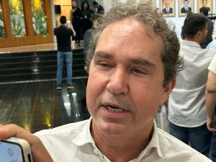 Tião recua da AL, assume Fecomércio e mira Medeiros