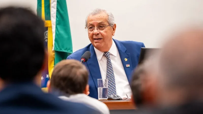 Jayme chama Pivetta de “171” por promessa de hospitais e 60 mil casas populares no estado
