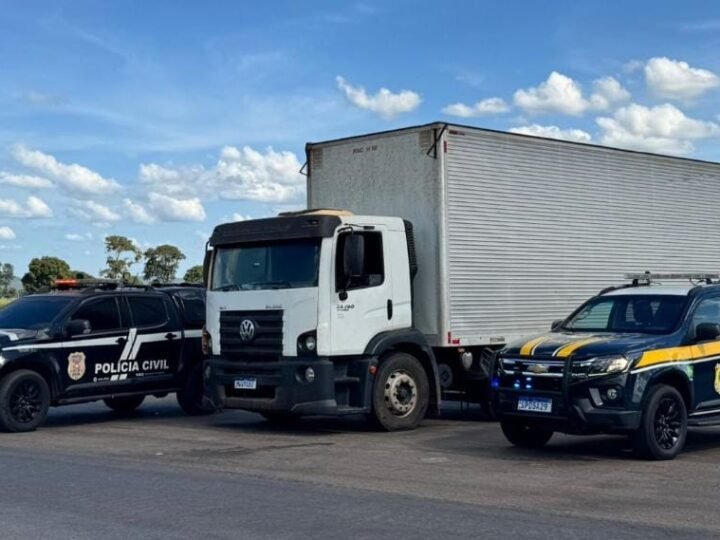 Polícia Civil e PRF apreendem caminhão carregado de alimentos pertencente a facção