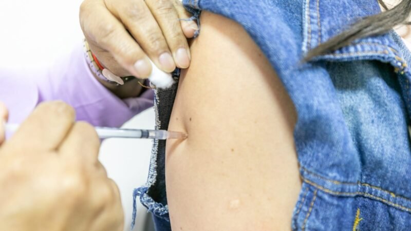 Ministério da Saúde suspende vacina contra dengue após duas mortes suspeitas