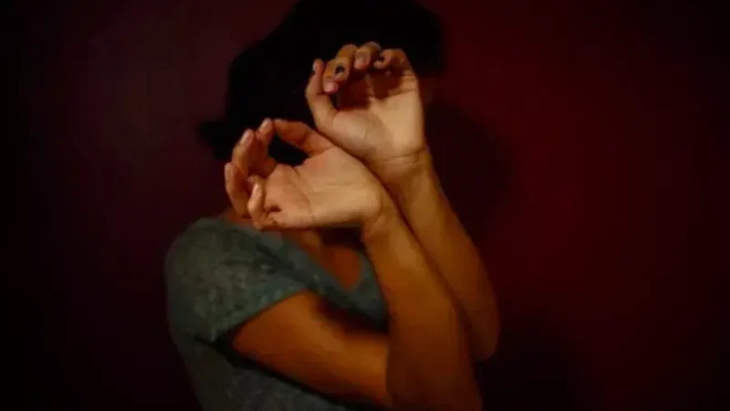 Adolescente que estuprou a tia de consideração porque estava ‘muito excitado’ é apreendido