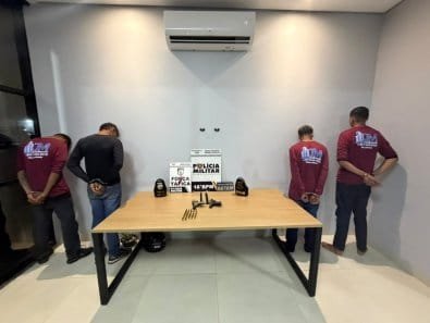 Bandidos renderam dez vítimas em residência durante festa de aniversário; quatro são presos