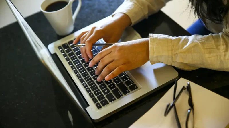 ONU Mulheres oferece formação digital gratuita; saiba como participar