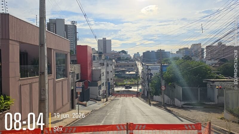 Obras na rede de esgoto mantêm rua Comandante Costa interditada até domingo