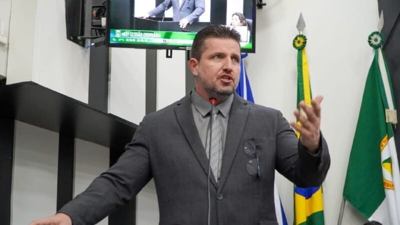 Vereador vê Flávio Bolsonaro como único nome capaz de derrotar Lula e critica Supremo