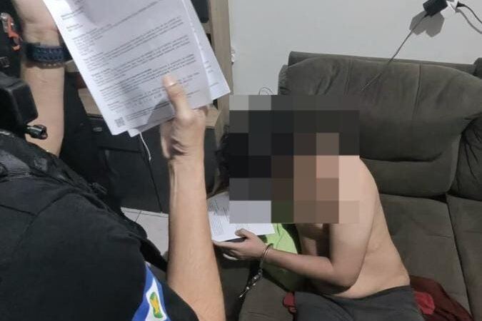 Homem é preso em operação policial por armazenar material de abuso sexual infantil em MT