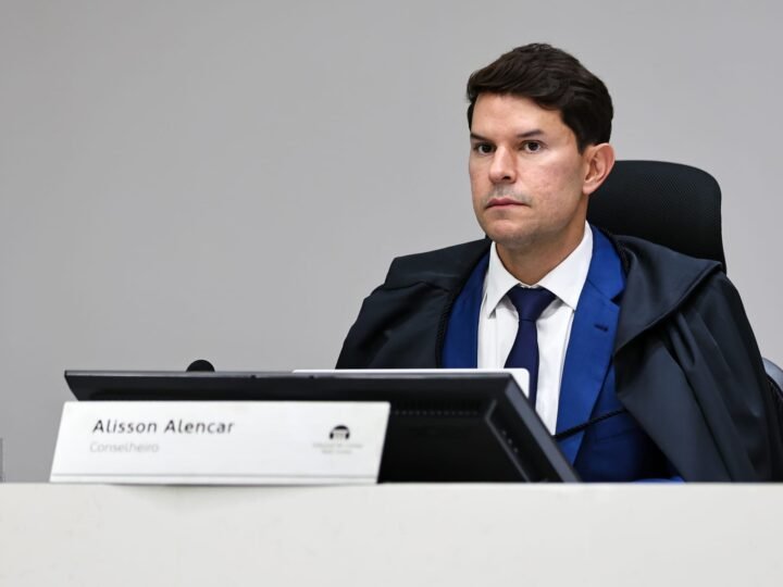 TCE mantém suspenso pregão de R$ 1,4 milhão de Prefeitura para compra de mobiliário escolar