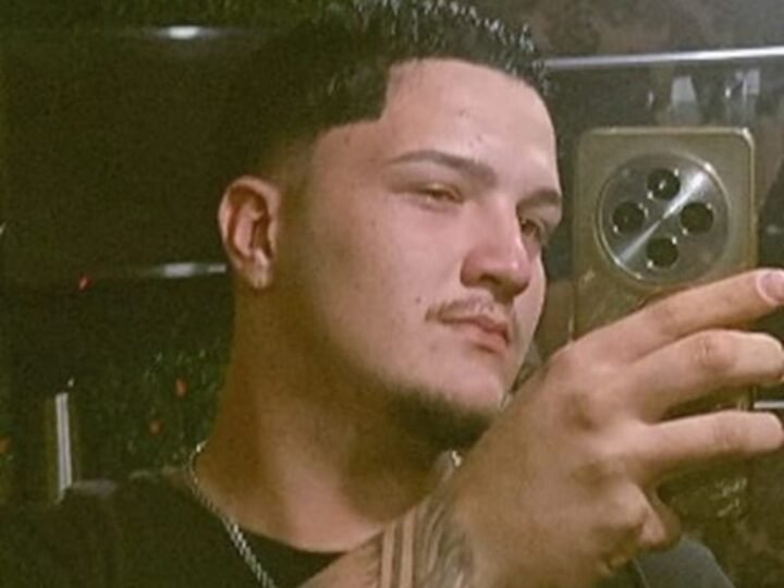 Jovem de 22 anos é assassinado a tiros no meio da rua durante a madrugada
