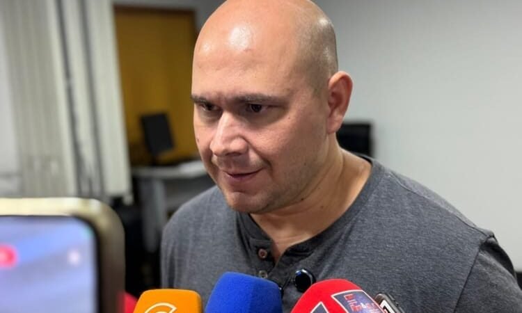 Abilio alfineta vereadores e afirma que críticas rendem “visualização na rede social”