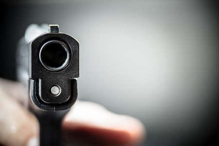 Homem é baleado após cobrar dívida por engano em frente a casa de festas em MT