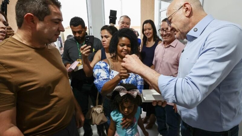 Mais 130 famílias recebem as chaves da casa própria em Várzea Grande