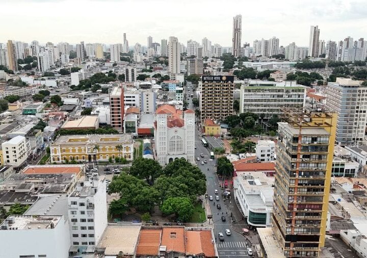 MPE vê riscos ambientais e aciona a Justiça para suspender cortes de árvores em Cuiabá