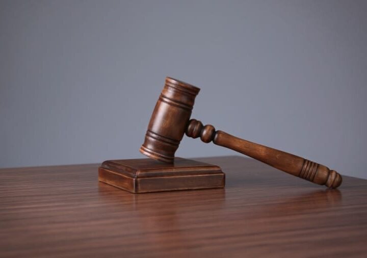 Réu é condenado a 46 anos de cadeia e R$ 40 mil por tentar matar ex-esposa e outro homem