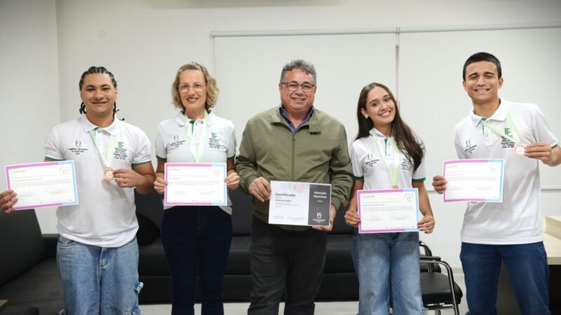 Equipe Eletrocutados conquista bolsa de iniciação científica em Olimpíada Brasileira de Sociologia