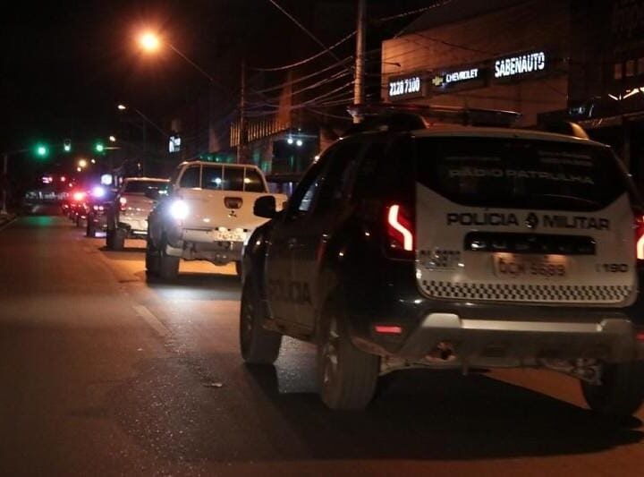 Homem é preso por agredir companheira com tapa no rosto após casal retornar de festa