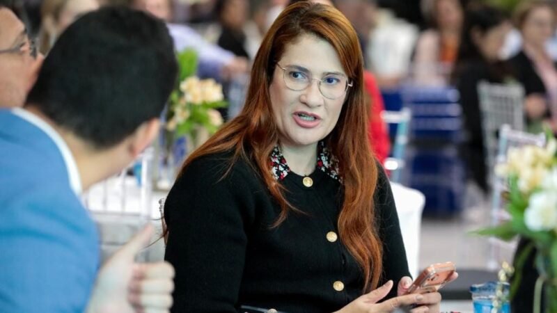 “Investir em infraestrutura de escolas é o básico e o dever da educação pública”, afirma secretária