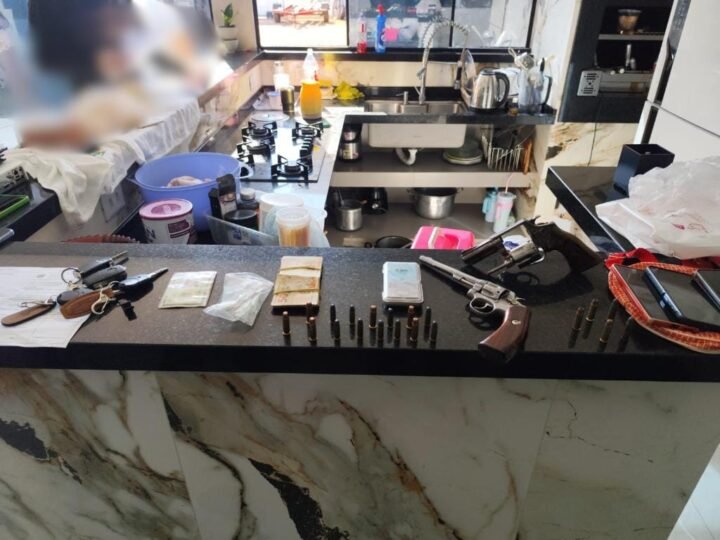 Dois homens são presos em flagrante pela PC com armas, dinheiro e contabilidade de agiotagem