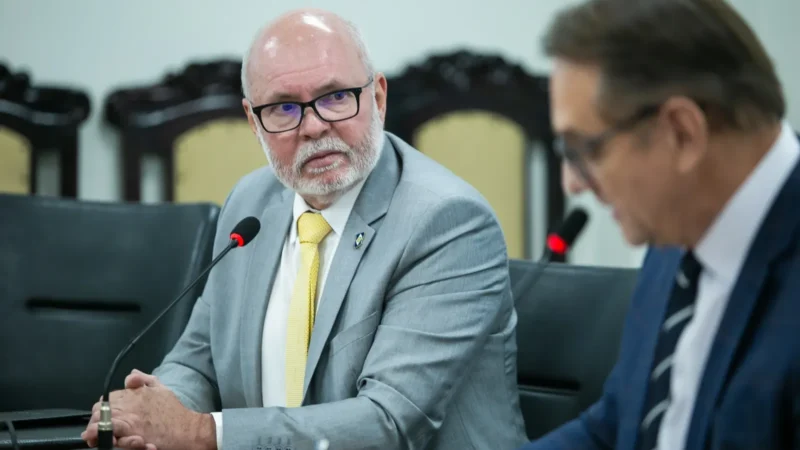 Procurador afirma desconhecer  pagamentos sem contrato; médica fica em silêncio na CPI