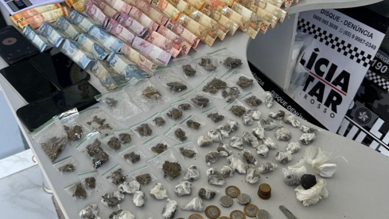 Rotam apreende 85 porções de drogas, apreende R$ 1,8 mil e prende quadrilha por tráfico