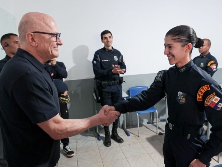 Pivetta se emociona com agradecimento de policial militar durante formação