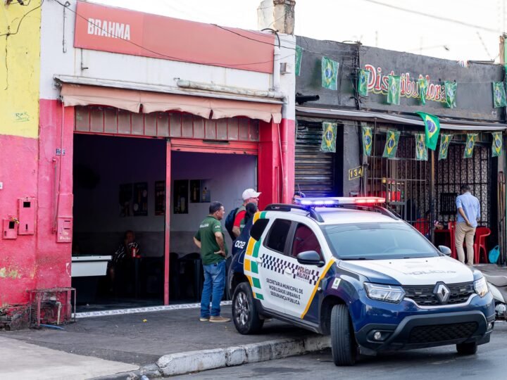 Bares em Cuiabá denunciados por explorar prostituição são alvos de operação conjunta