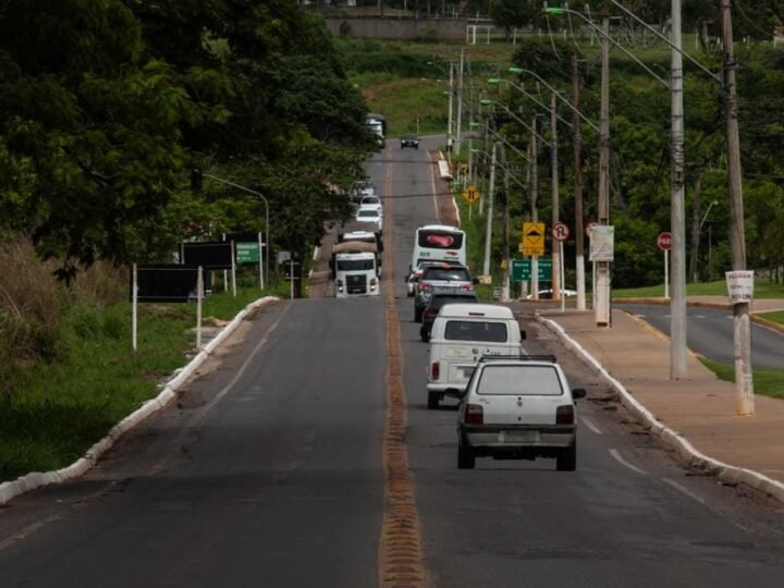 Engavetamento envolvendo quatro veículos é registrado na rodovia MT-010; vídeo