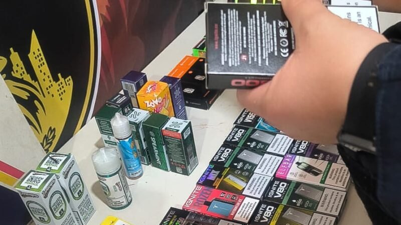 GM apreende 67 cigarros eletrônicos durante abordagem em frente a uma escola Estadual
