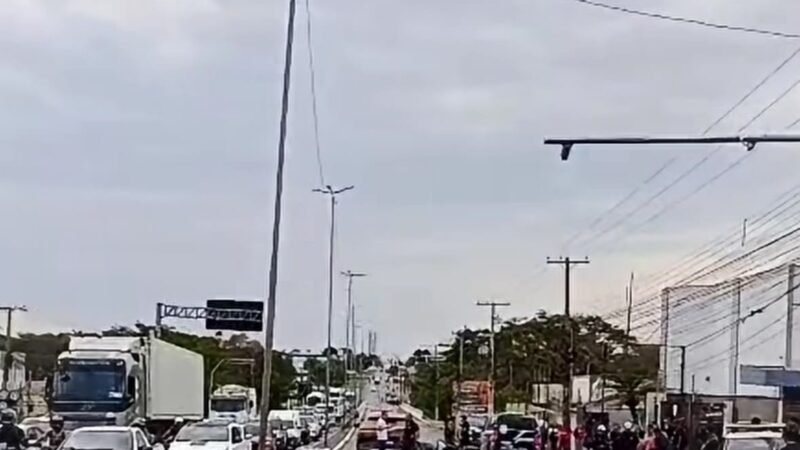 Homem morre atropelado por motociclista ao atravessar a avenida Fernando Corrêa