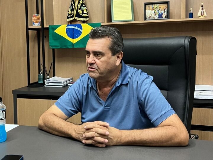 Prefeito do PL desafia Ananias e mantém apoio a Pivetta: “Se me expulsar, fazer o quê?”