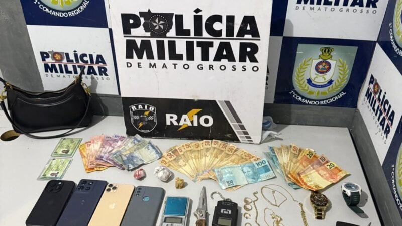 Bandidos rendem família e fogem com Toyota SW4 e pistola; dois são presos